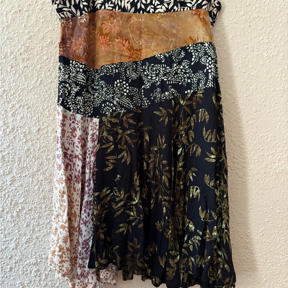 Elegant Patchwork Midi Skirt - Black and Gold - Picture 2 of 8